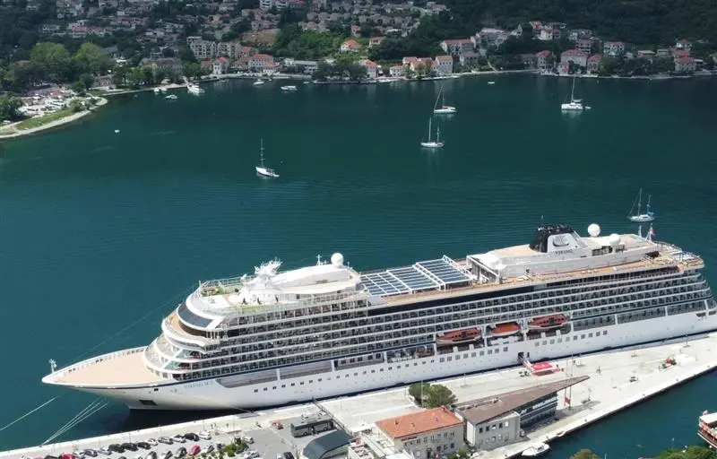 Cruise Ship